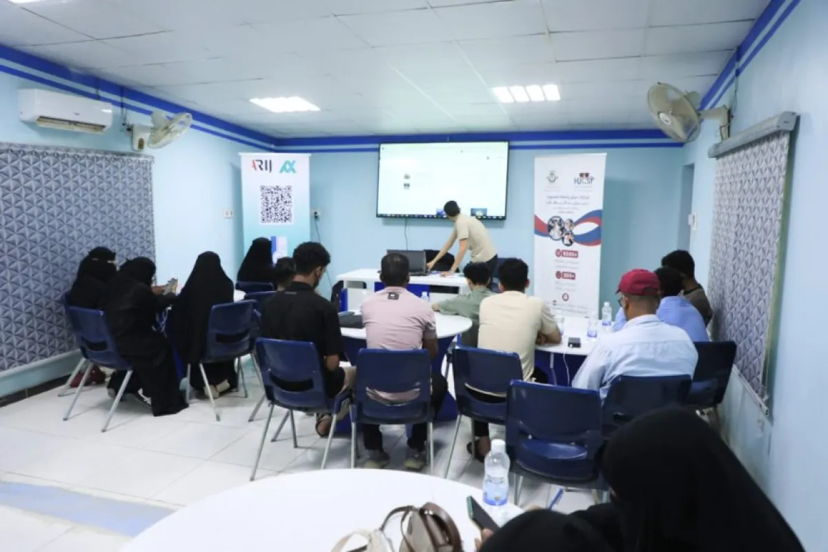 المكلا: أريج تنظم جلسة تدريبية بجامعة حضرموت لتعزيز مهارات تدقيق المعلومات لطلاب الإعلام