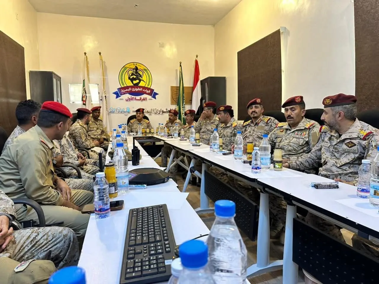 وزير الدفاع يطّلع على جاهزية الفرقة الأولى طوارئ ويشيد بمستوى الأداء والانضباط