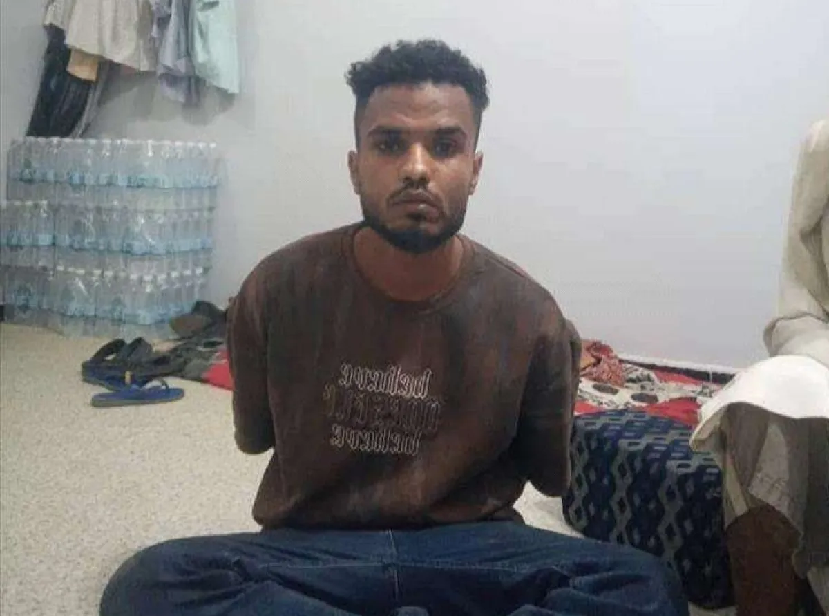 جريمة طعن داخل حافلة بكريتر تنتهي بمقتل راكب والقبض على الجاني