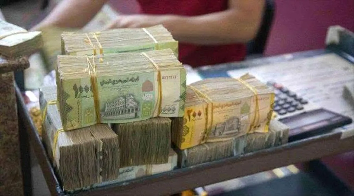 صحافي يحذر من موجة إفلاس لشركات صرافة متعددة بعدن ويدعو المودعين للحذر