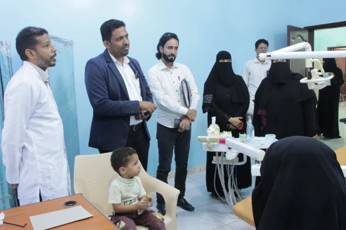 مدير مكتب وزارة الصحة العامة والسكان بساحل حضرموت يطلع على نشاط دائرة الصحة المدرسية