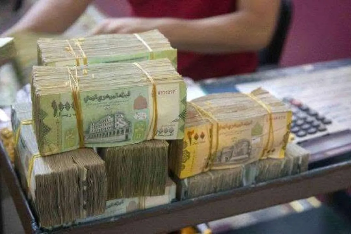 صحافي يحذر من موجة إفلاس لشركات صرافة متعددة بعدن ويدعو المودعين للحذر