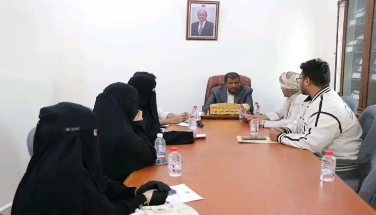 الأمين العام لمحلي المهرة يؤكد دعم السلطة المحلية لجهود مكافحة الابتزاز الإلكتروني وتعزيز الأمن الرقمي