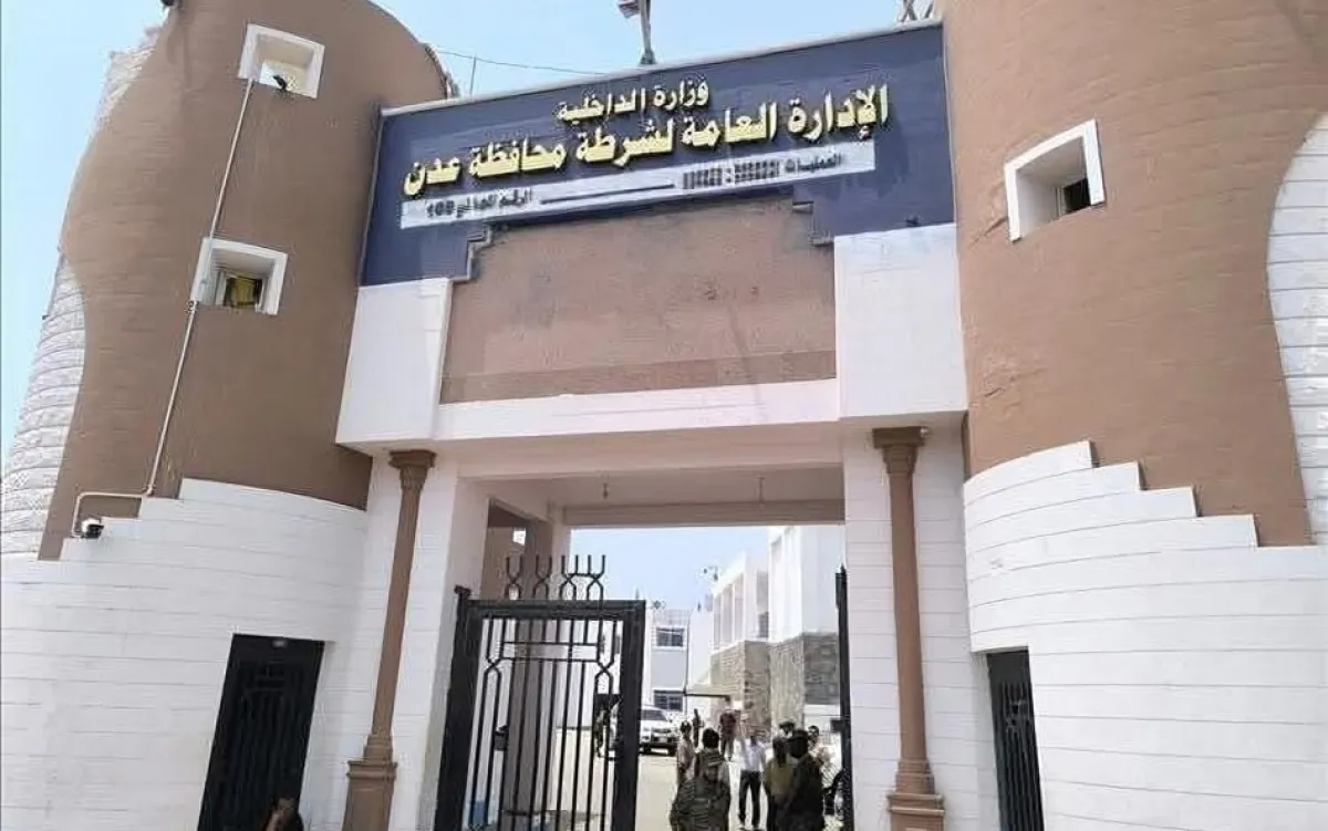 جريمة تهز عدن.. مواطن يقتل نجله في وضح النهار ومصادر تروي لـ"بران برس" دوافع الجريمة