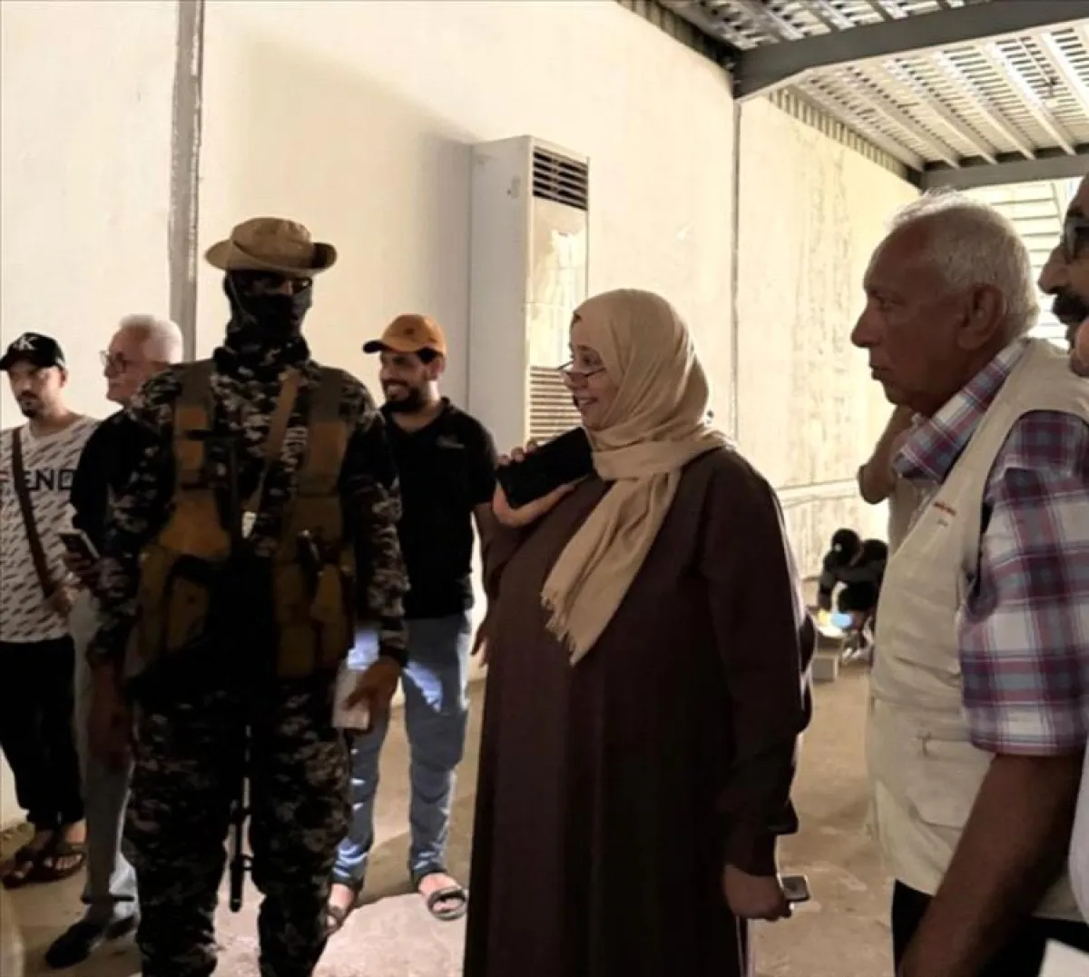 نيابة الصناعة والتجارة بعدن تُغلق مستودع أدوية لشركة وهمية