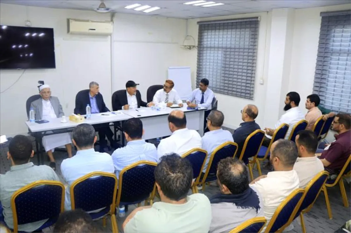 اجتماع في عدن يناقش تعزيز الشراكة بين الحكومة والقطاع الخاص لضبط الأسواق ومعالجة التحديات