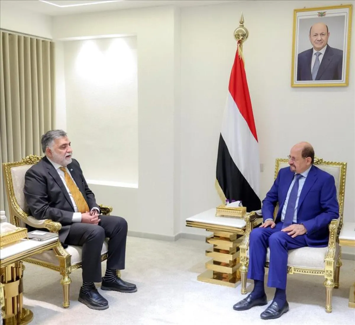 رئيس الوزراء يبحث مع ممثل منظمة الصحة العالمية تعزيز الشراكة لدعم النظام الصحي في اليمن