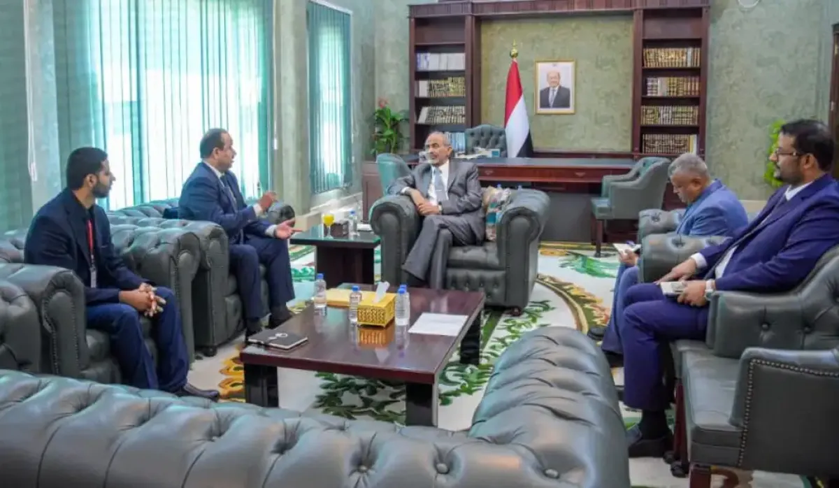 عضو مجلس القيادة محمود الصبيحي يراجع تقدم العملية التعليمية ومشاريع البنية التحتية