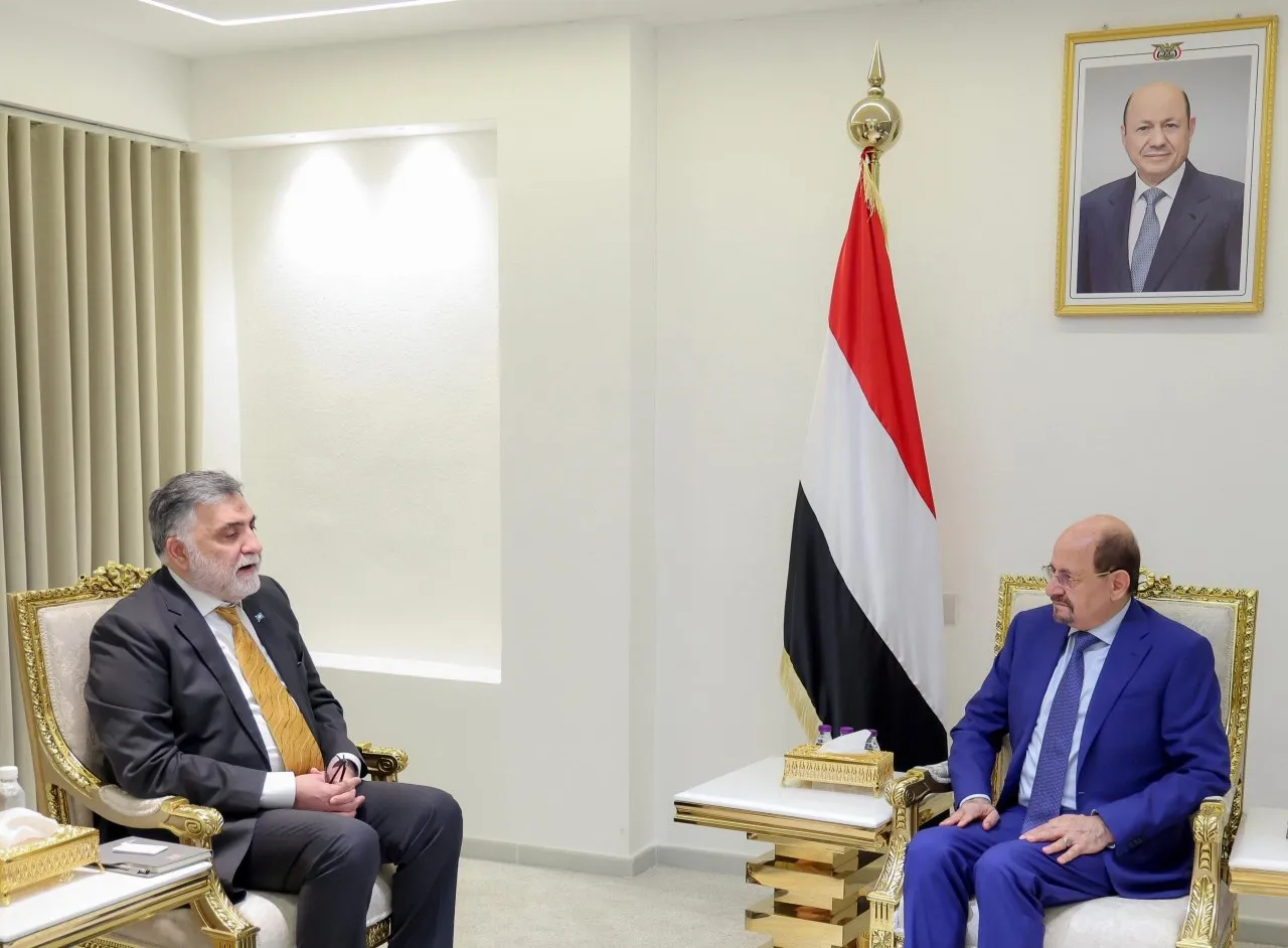 رئيس الوزراء يبحث مع ممثل منظمة الصحة العالمية تعزيز الشراكة لدعم النظام الصحي في اليمن