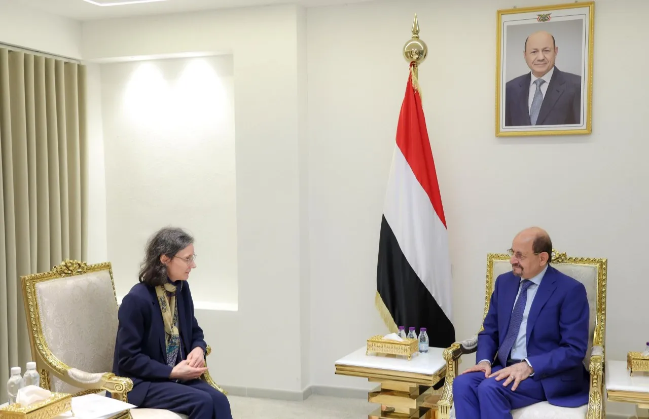 رئيس الوزراء يستقبل في عدن السفيرة الفرنسية لدى اليمن