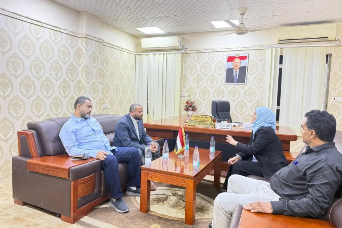 وزيرة الشؤون القانونية تبحث مع محافظ الضالع تعزيز الرقابة القانونية وحماية المال العام