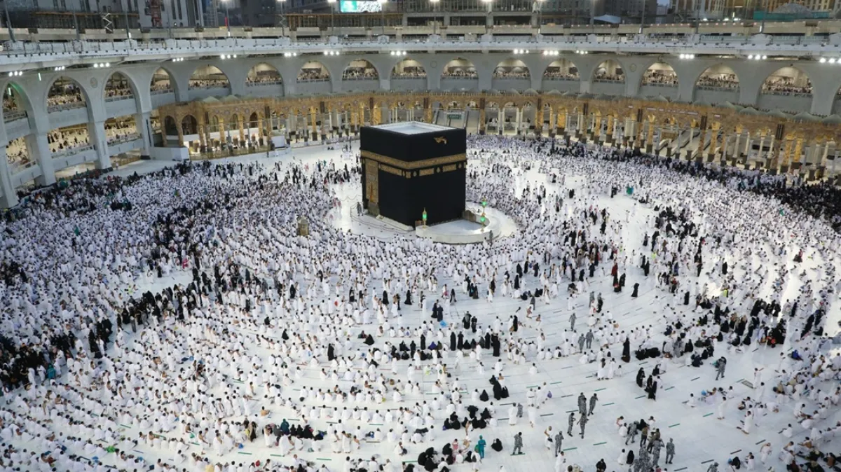 السعودية تمدد فترة السماح لأداء العمرة دون تصريح حتى 2 مايو المقبل