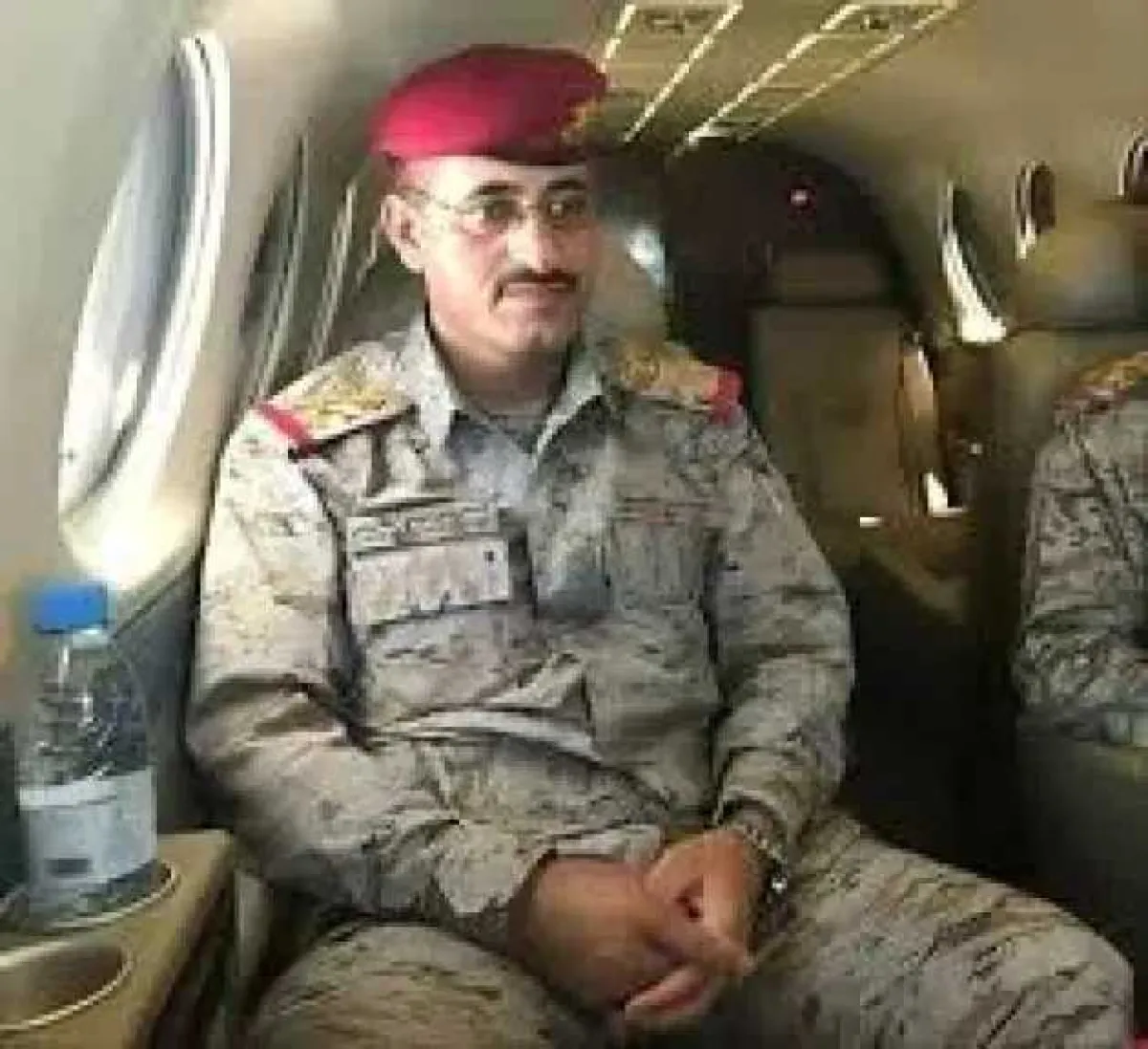لحظات نادرة! وزير الدفاع طاهر العقيلي يفعل ما لم يتوقعه أحد في قلب عدن!