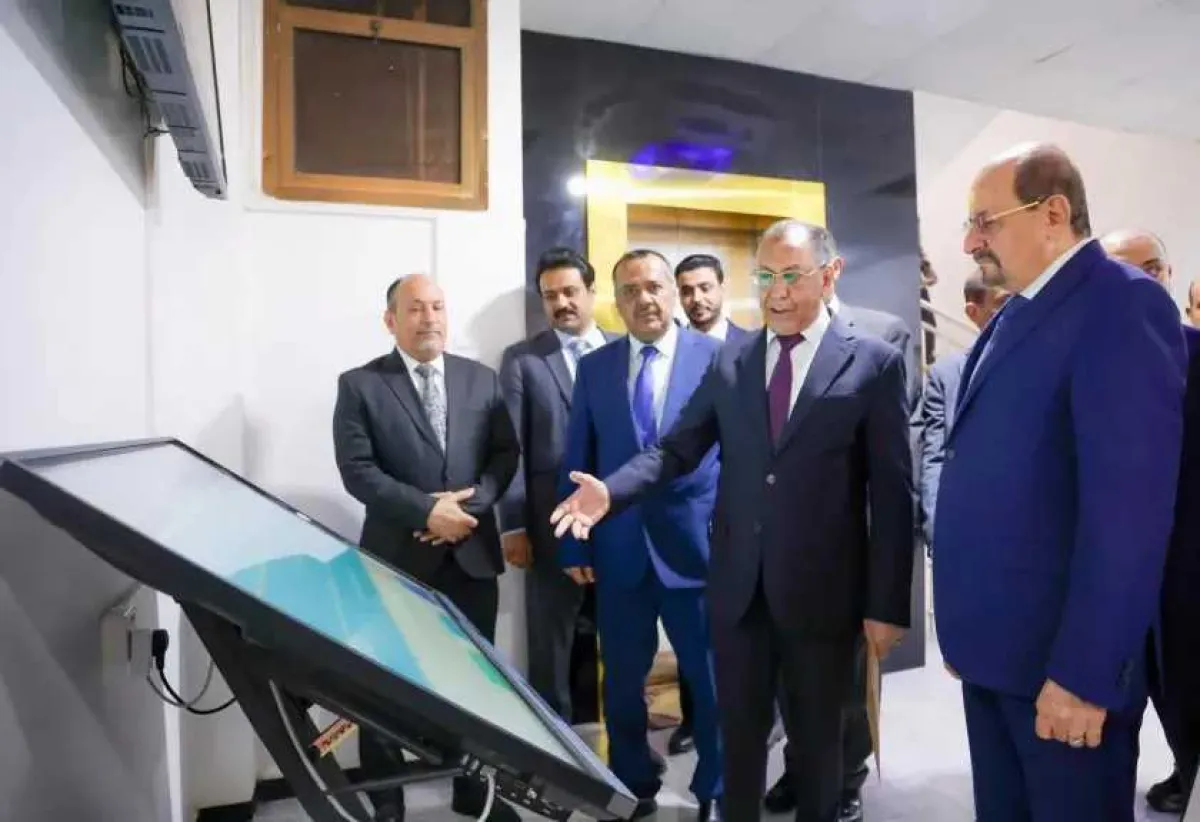رئيس الوزراء الدكتور الزنداني يقوم بزيارات ميدانية لعدد من الوزارات والمؤسسات الحكومية بعدن