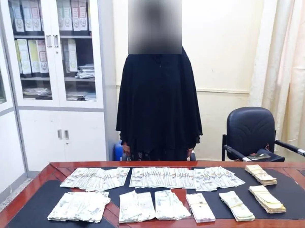 شرطة كريتر تضبط عاملة منزلية متورطة بسرقة مبالغ مالية كبيرة وتستعيد المسروقات