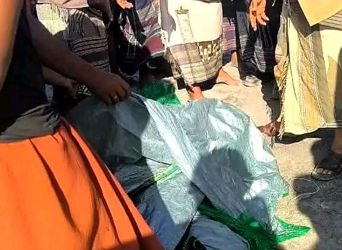شبوة... العثور على جثة الطفل "عمر العظمي" بعد ساعات من انتشال شقيقه الأكبر بسواحل أبين