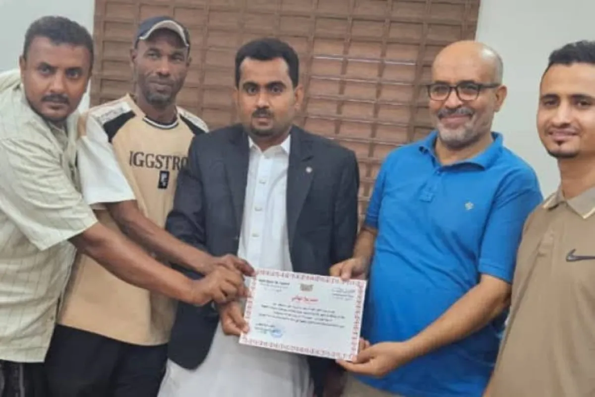 وزارة الشباب والرياضة تمنح إدارة نادي المجد بـ ابين التصريح النهائي