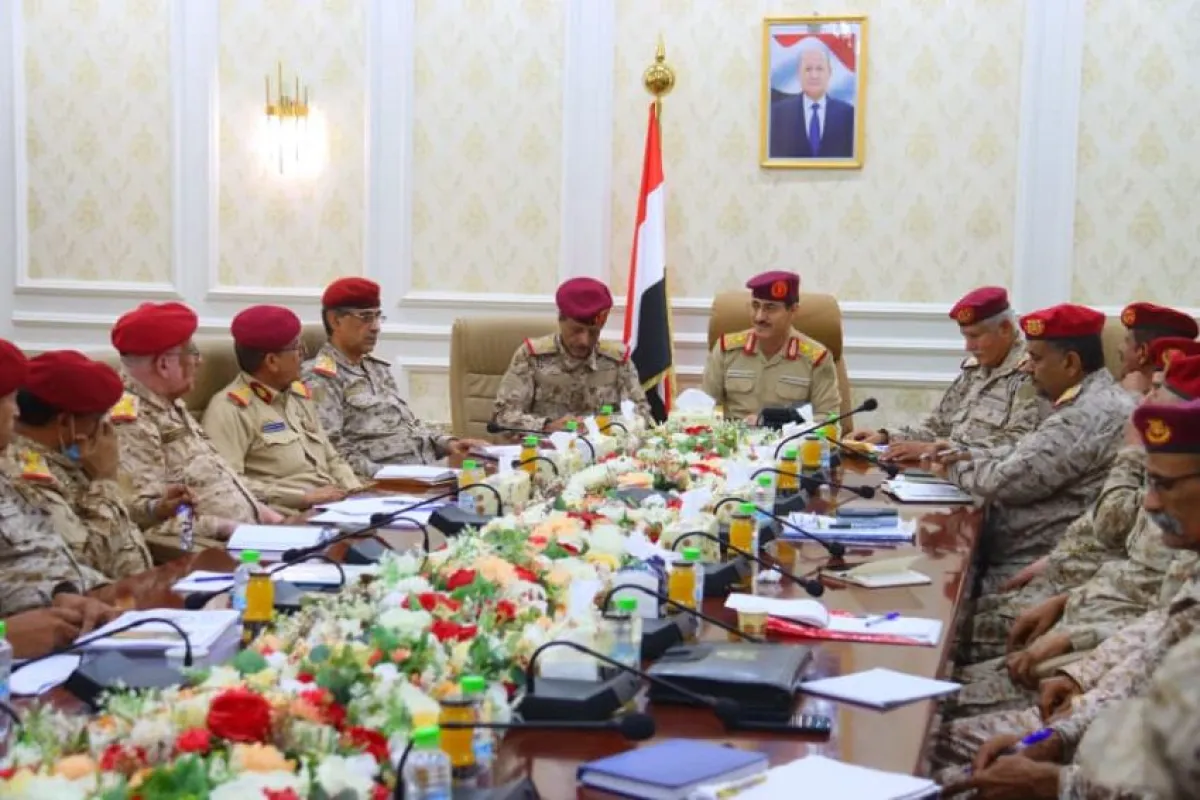 وزير الدفاع يبحث سبل تطوير منظومة الإسناد اللوجستي ورفع كفاءة الدعم العسكري