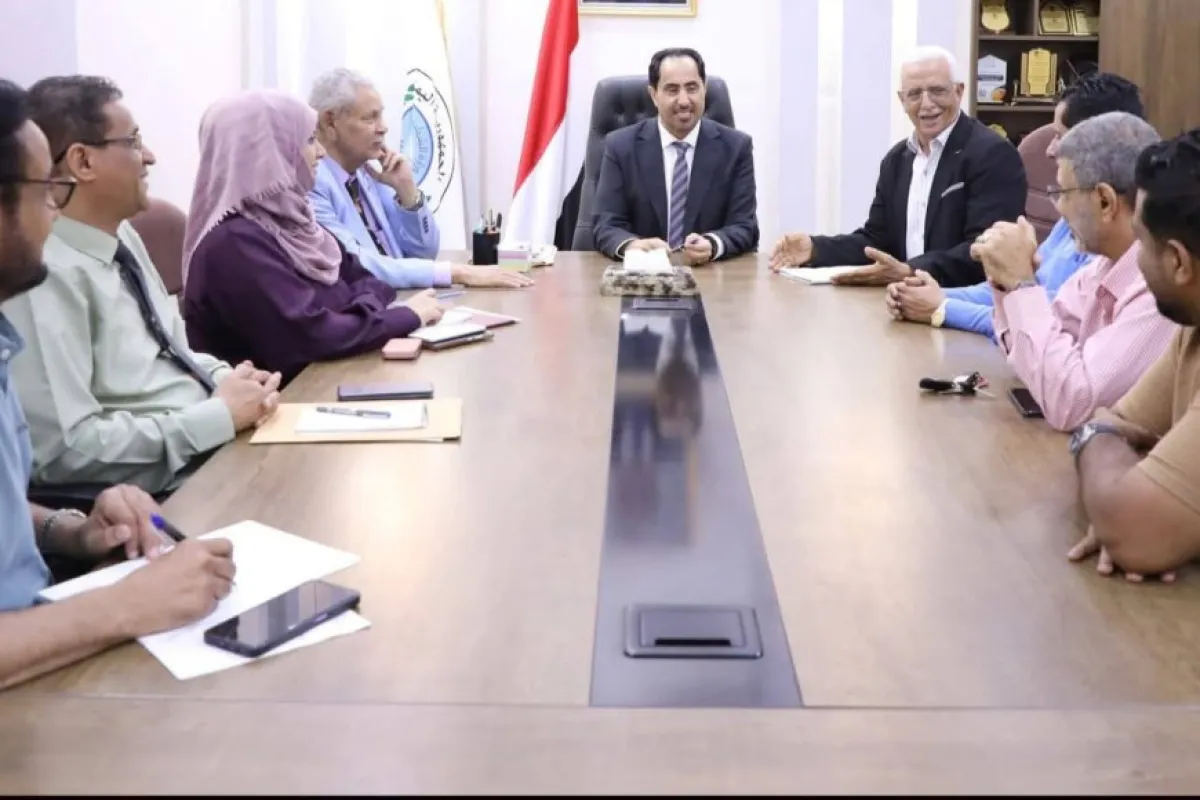 الوزير البكري يلتقي مدير مكتب شباب عدن "الجديد" ويؤكد دعم الأندية