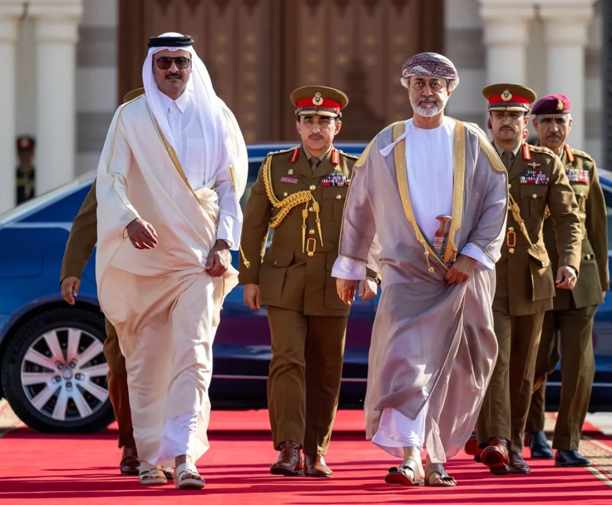 أمير قطر وسلطان عمان يؤكدان أهمية خفض التصعيد وتغليب الحلول الدبلوماسية لتسوية النزاعات 