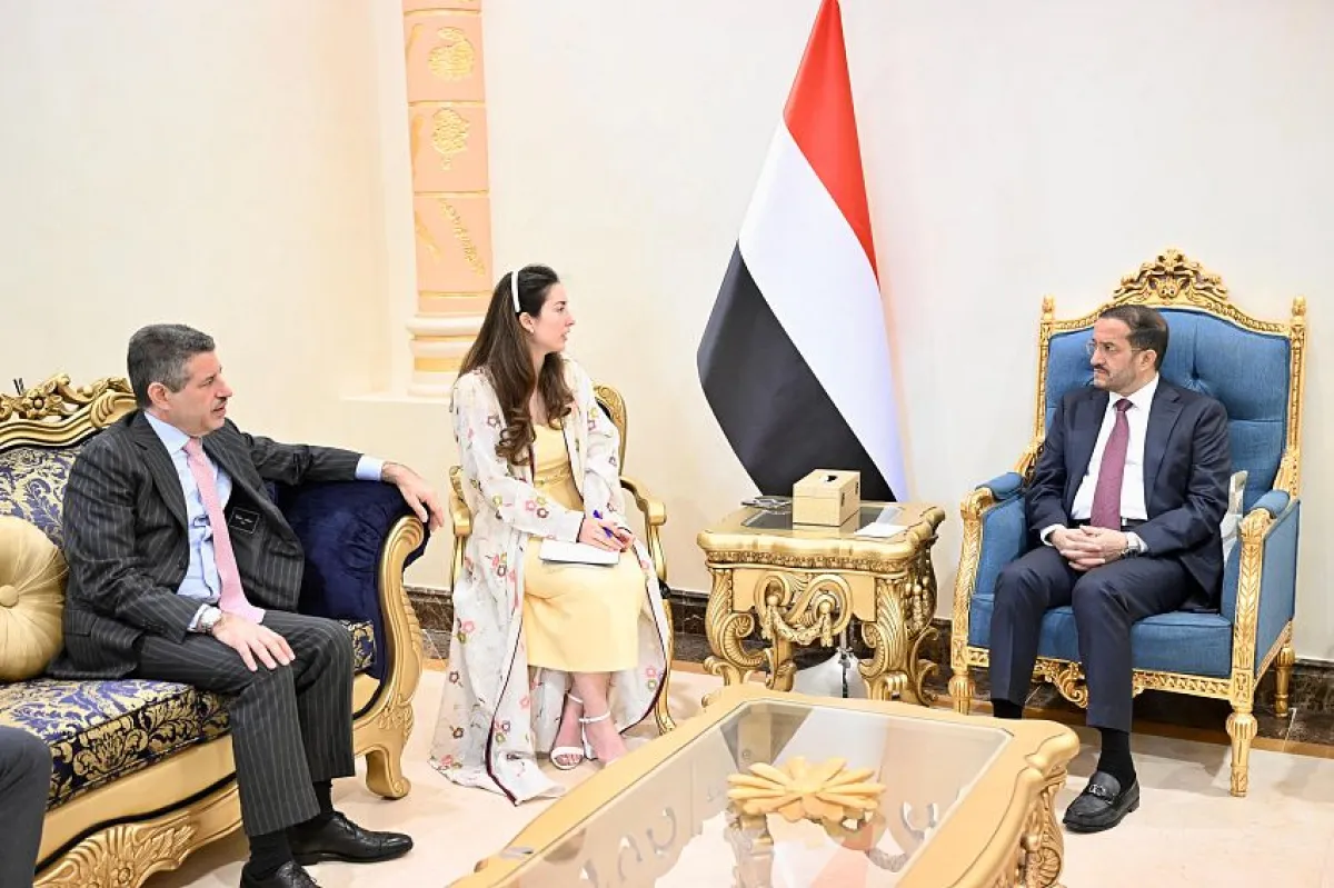 عضو مجلس القيادة الرئاسي عثمان مجلي يلتقي السفير الأمريكي 