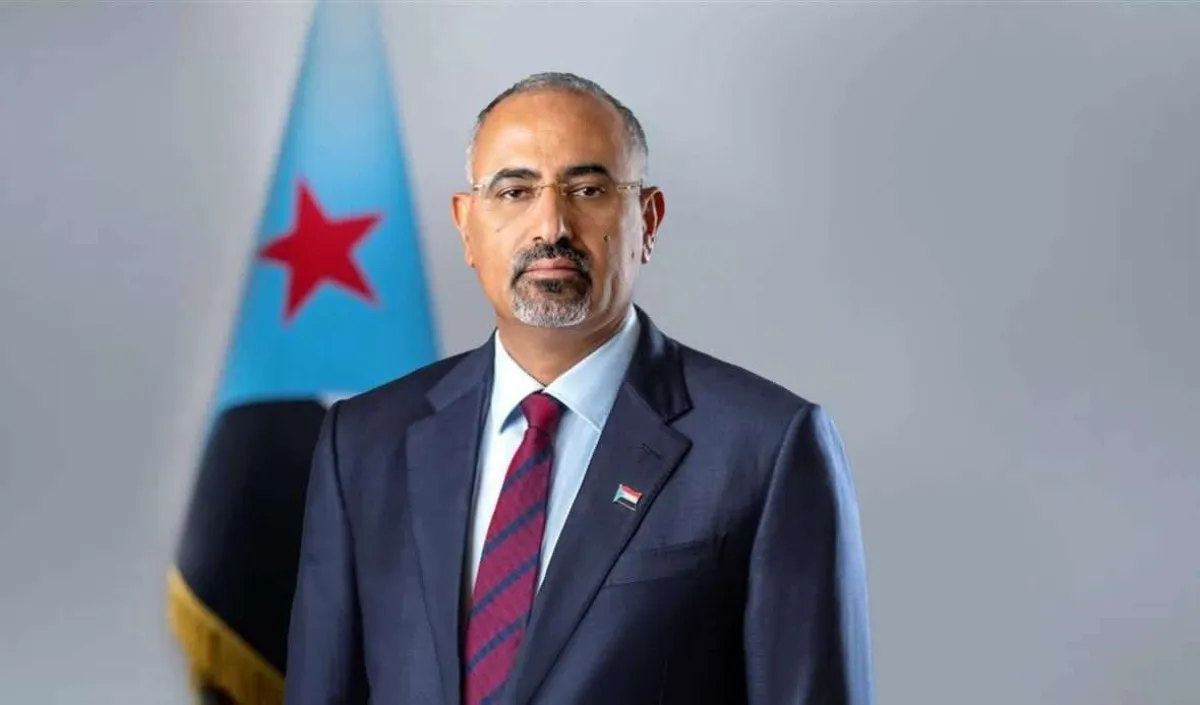 الرئيس الزُبيدي يُعزّي في وفاة التربوي فضل الدغفلي  