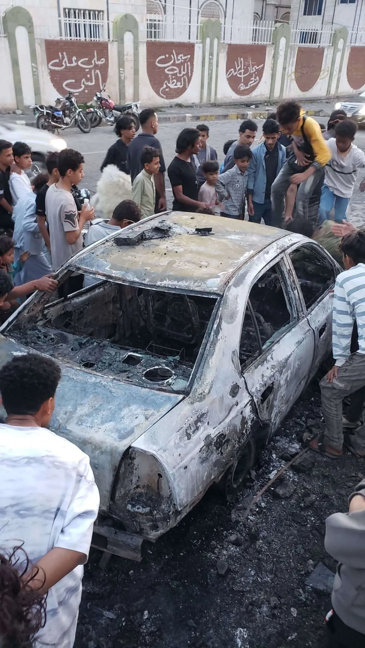غموض يلف حادثة حريق سيارة: المالك والجاني والنزيل ... جميعهم مجهولون