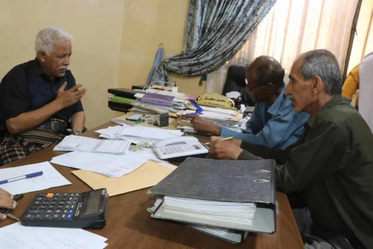 كهرباء أبين.. 6 عقود من الخدمة تحت وطأة الأزمات وخطة إنقاذ يقودها محمود مكيش