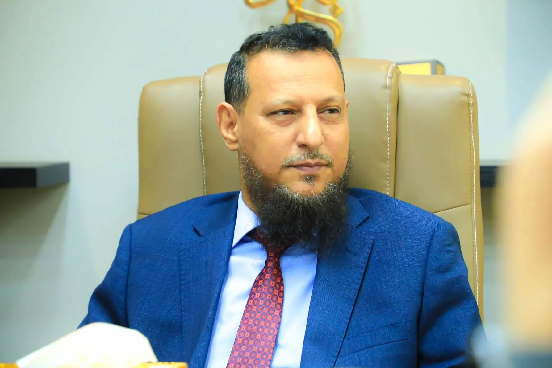 محافظ عدن يعيين قيادة جديدة لوحدة حماية الأراضي عقب “خلافات مالية” مع القيادة السابقة