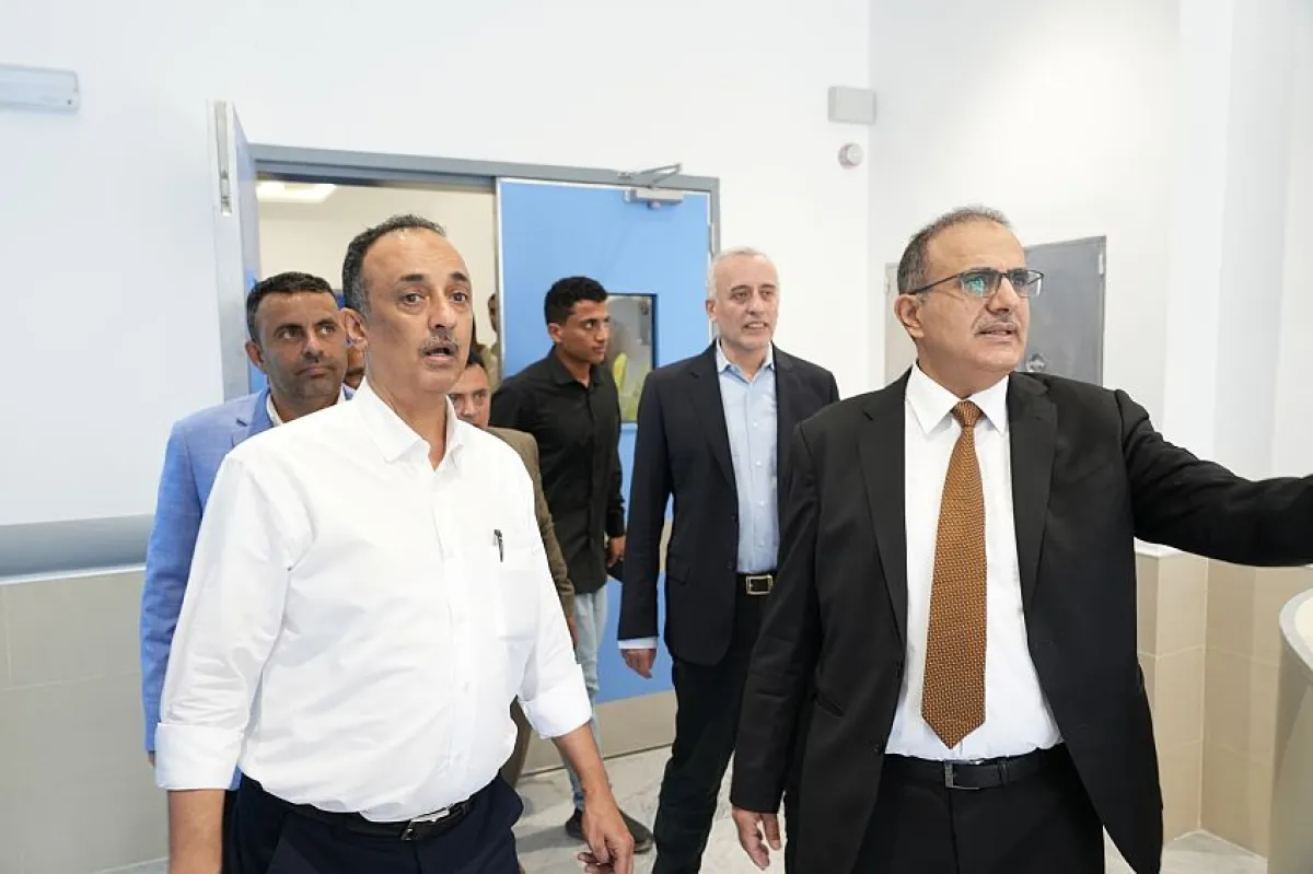 وزير الصحة يتفقد عدداً من مشاريع البنية التحتية الصحية في عدن