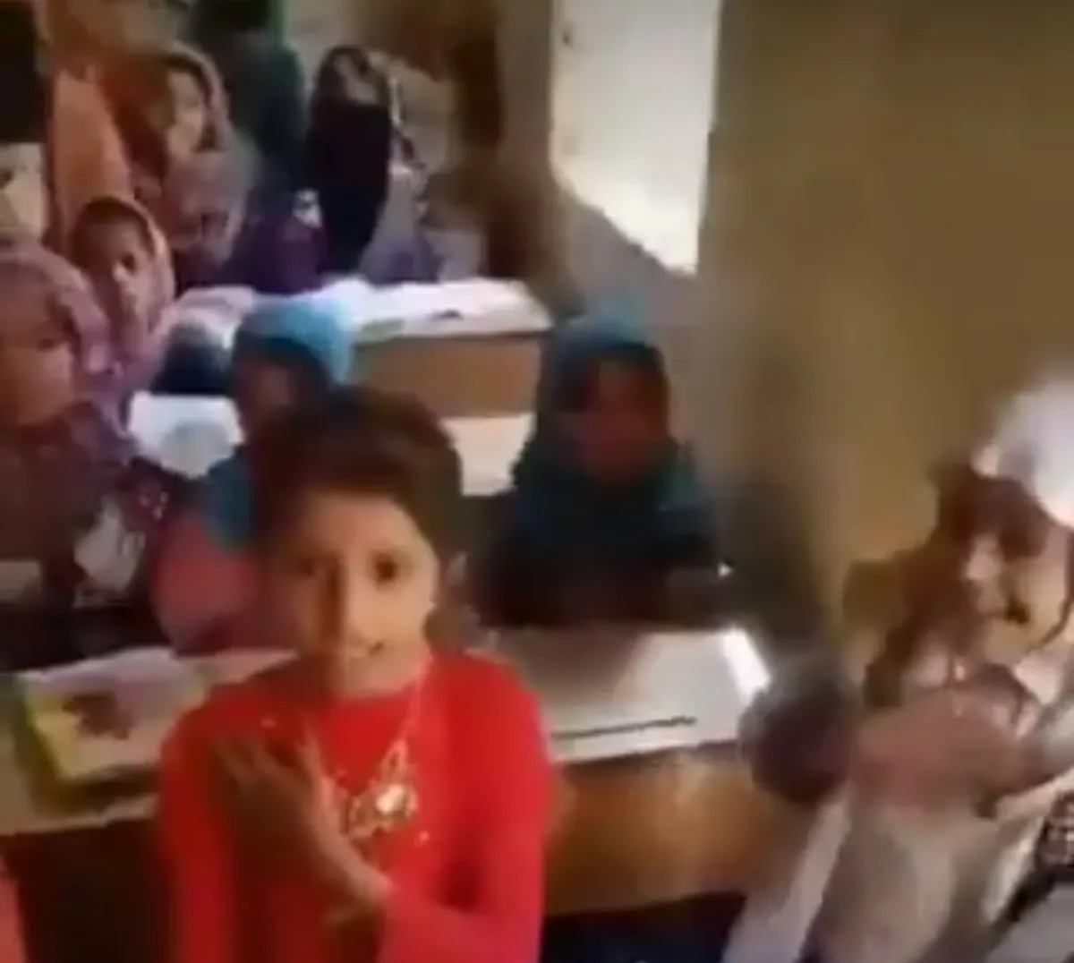 الإرياني: مليشيا الحوثي تستهدف عقول الأطفال بمناهج طائفية لخدمة إيران