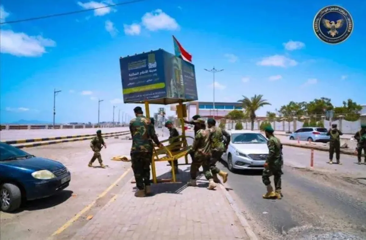 عدن: قرار حكومي يعيد تنظيم انتشار القوات وينهي وجود الحزام الأمني في النقاط الاستراتيجية