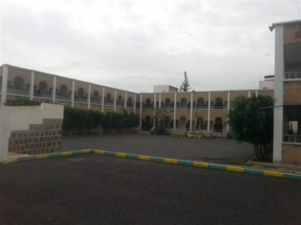 ليست الأولى ...تغيير اسم مدرسة في صنعاء يثير غضبًا طلابيًا.. انتقادات لمحاولات “طمس الهوية التعليمية”