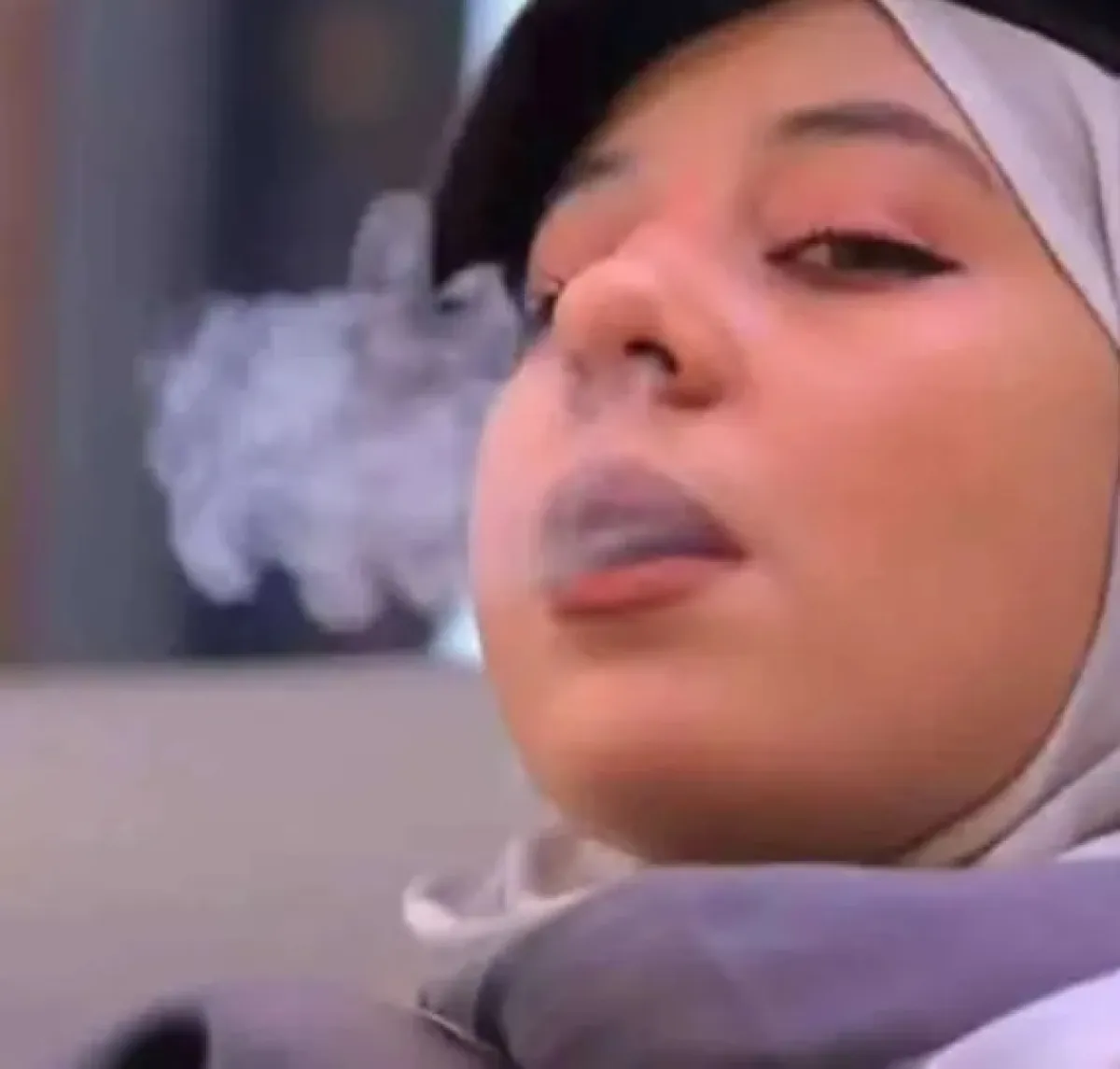 القصة الكاملة لفضيحة إعلان الفندق.. لماذا انقلب الجمهور على الفنانة؟