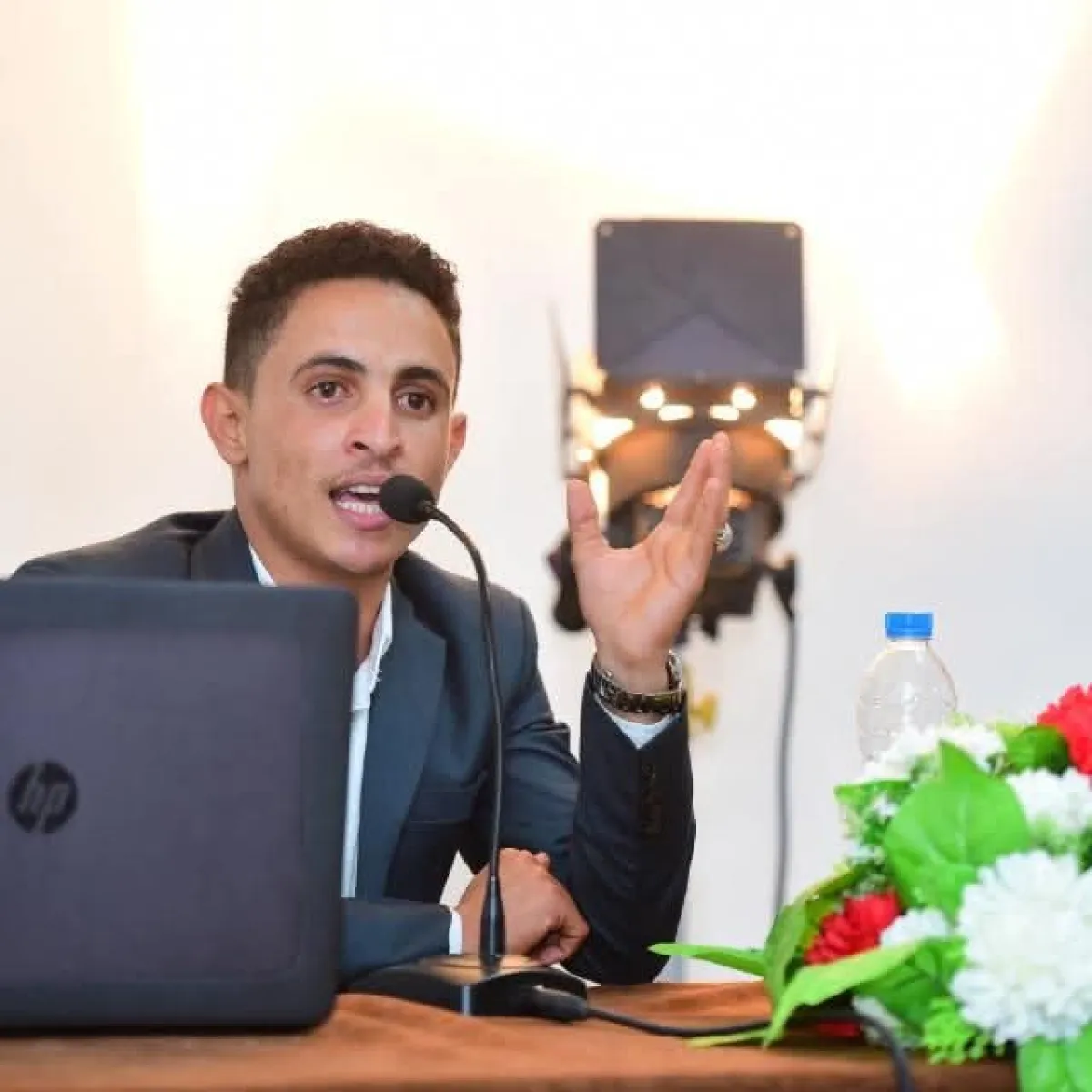 صحفي يتلقى تهديداً بالقتل من مسؤول حوثي في قعطبة