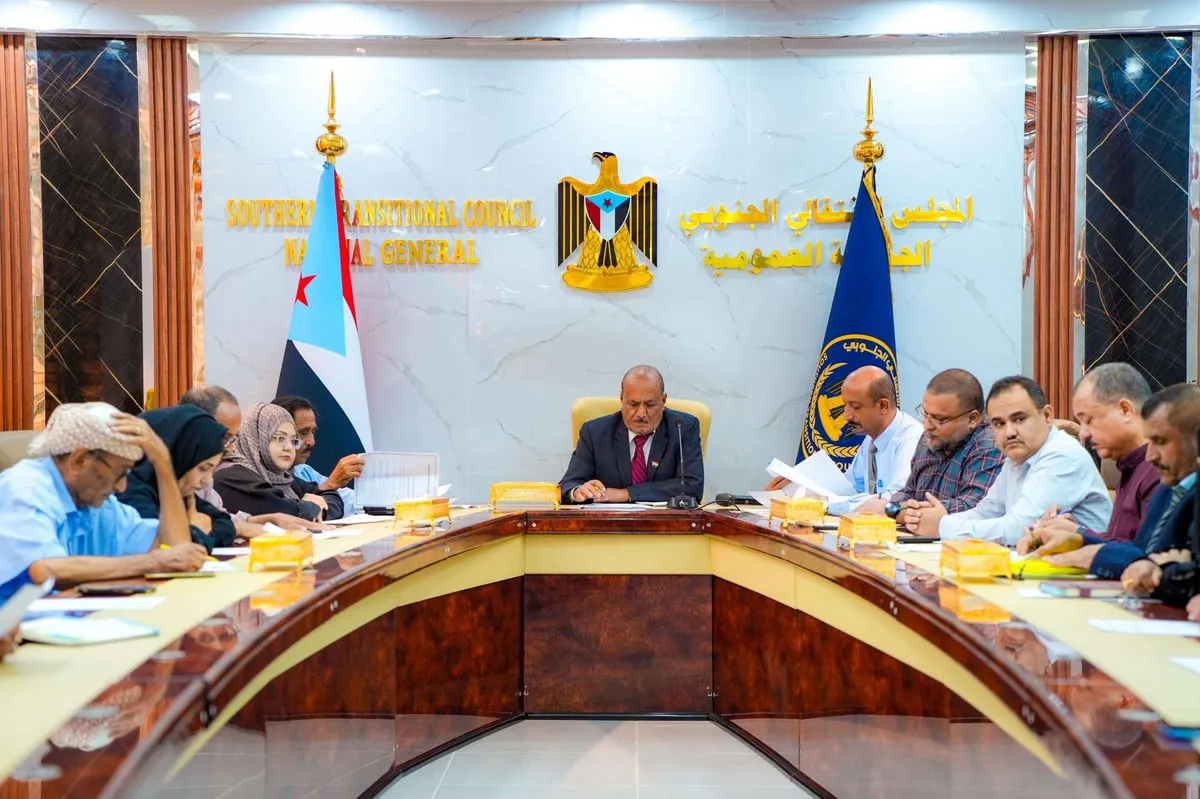 المجلس الانتقالي المنحل يواصل حشد أنصاره للتظاهر وتجديد تفويض زعيمه عيدروس الزبيدي