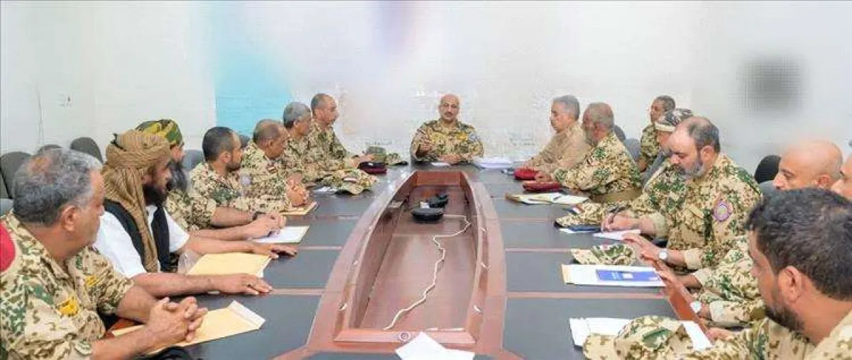 طارق صالح يشدد على الانضباط ورفع الجاهزية في صفوف المقاومة الوطنية