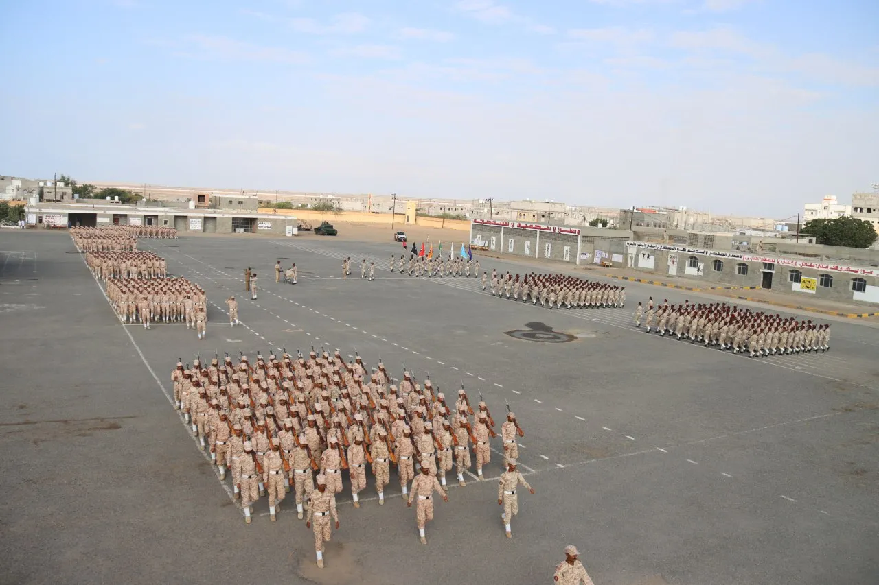 بعيداً عن الحزبية.. الدفاع اليمنية تفتح باب القبول للدفعة 54 بالكلية الحربية في عدن (الشروط والرابط)