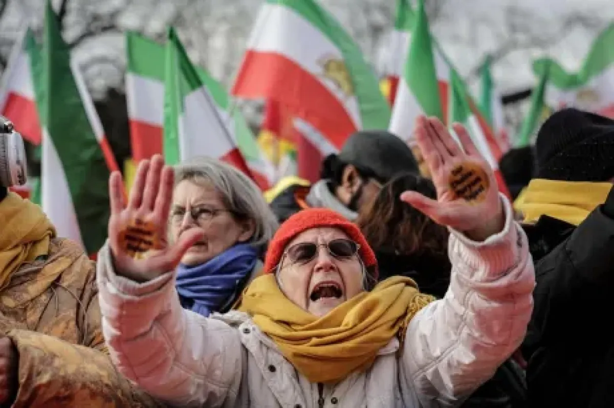 إيران تصعّد قمعها خارج الحدود وتستهدف جالياتها في الغرب