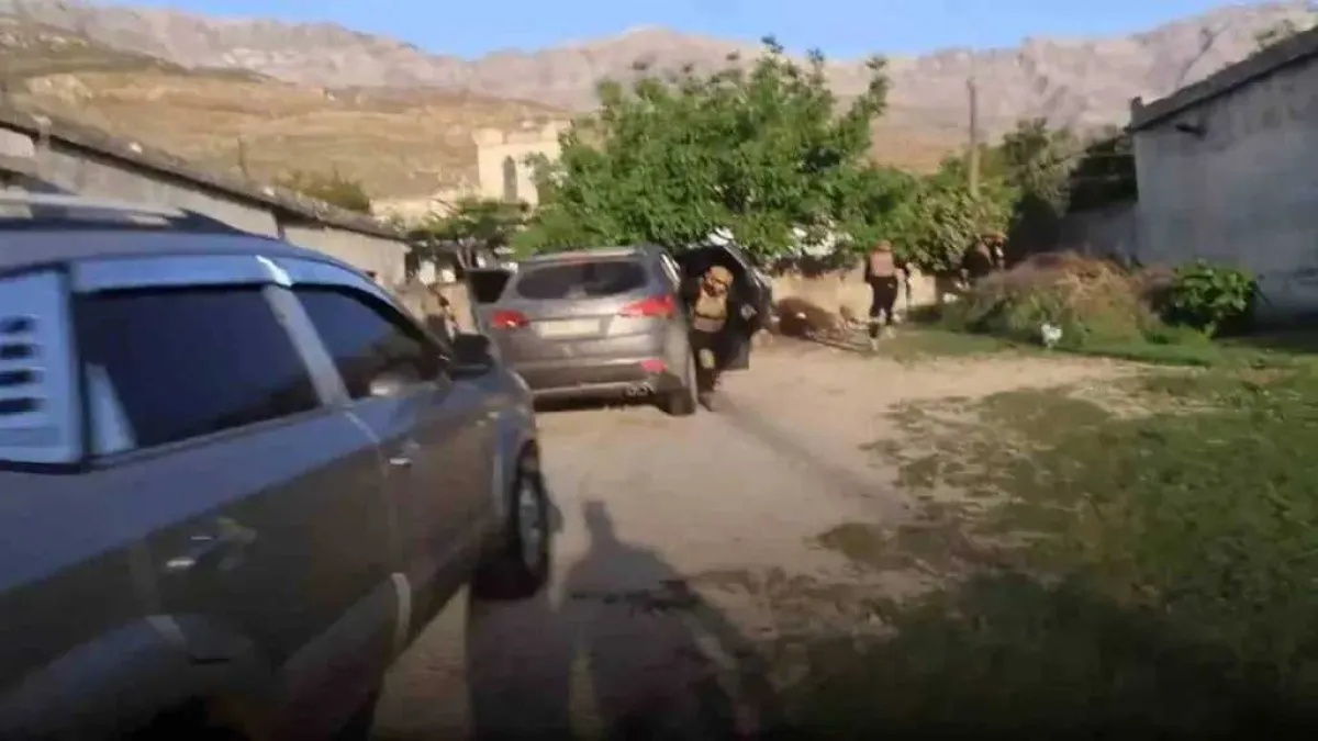 شاهد لحظة القبض على سفاح ”مجزرة التضامن” في دمشق المجرم ”أمجد يوسف” بعملية نوعية
