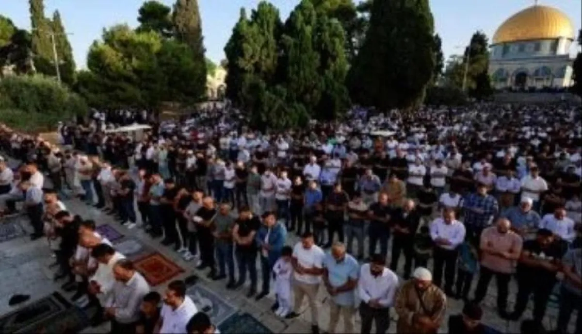 70 ألف مصل يؤدون صلاة الجمعة في المسجد الأقصى
