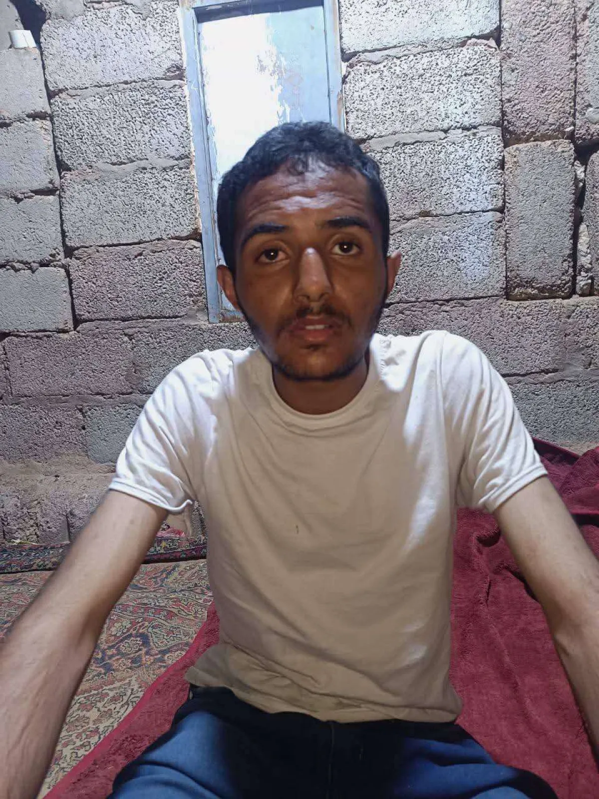 مناشدة للبحث عن أسرة مواطن عُثر عليه في منفذ الوديعة بحالة صحية صعبة