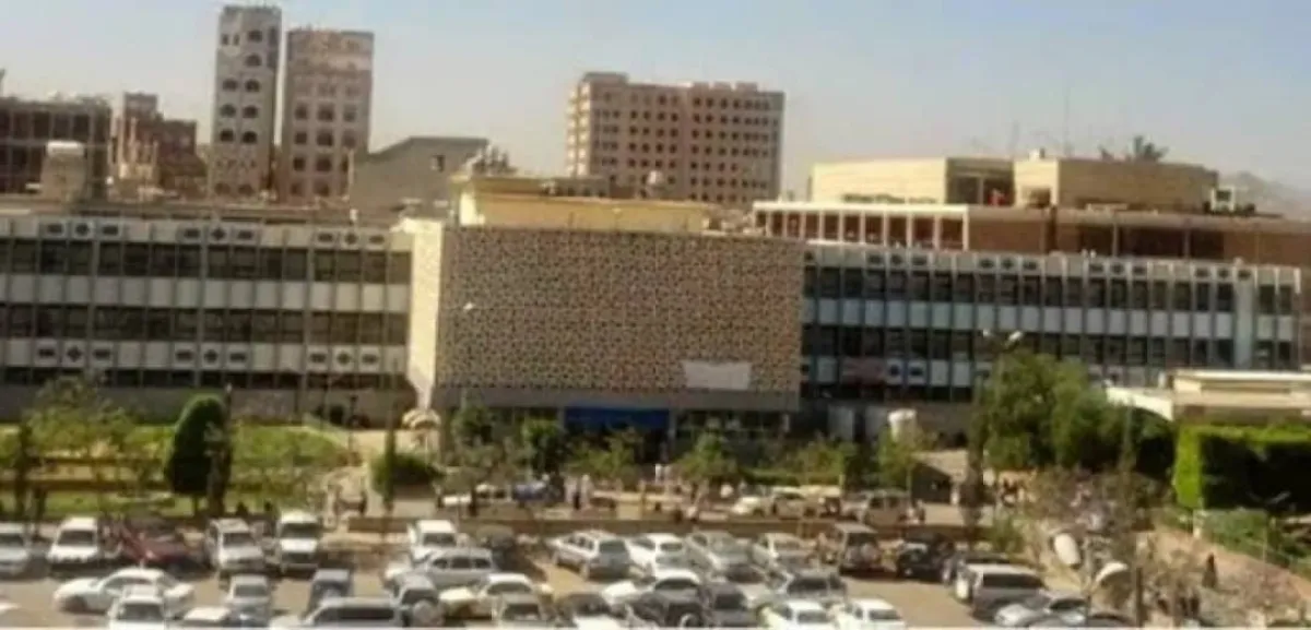 الفساد يهدد حياة المرضى بصنعاء.. طبيبة تكشف تجاوزات حوثية في مستشفى الثورة