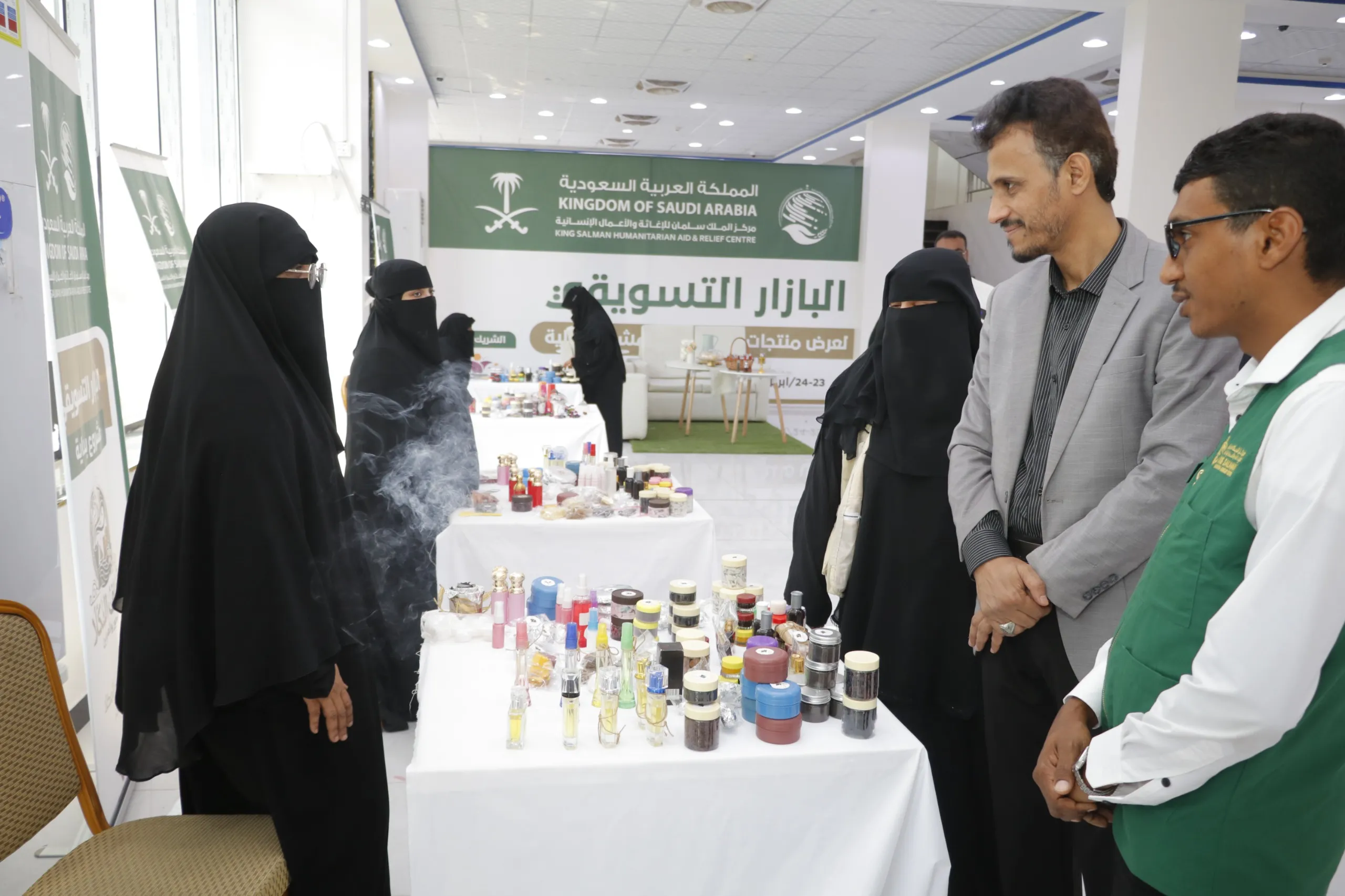 بدعم مركز الملك سلمان … تدشين بازار تسويقي لدعم الأسر المنتجة ضمن مشروع “بداية” في المكلا