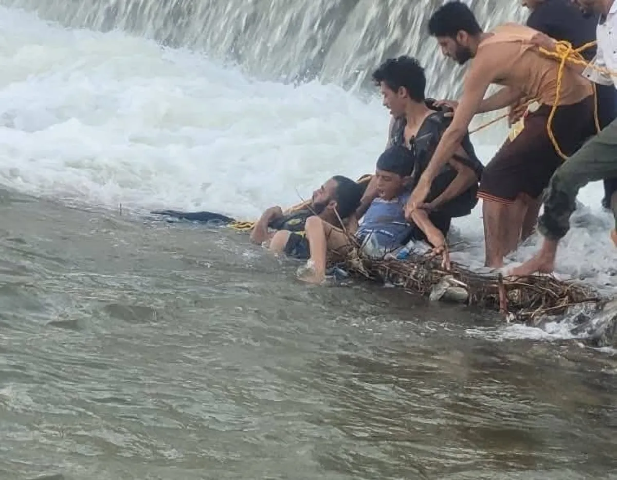 وفاة ثلاثة أشخاص غرقاً في تحويلة سد مأرب وإنقاذ حالتين بينهم امرأة