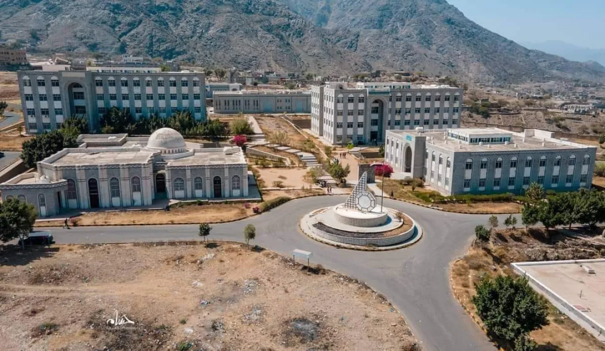 تأخر الرواتب يشل العملية التعليمية في جامعة تعز