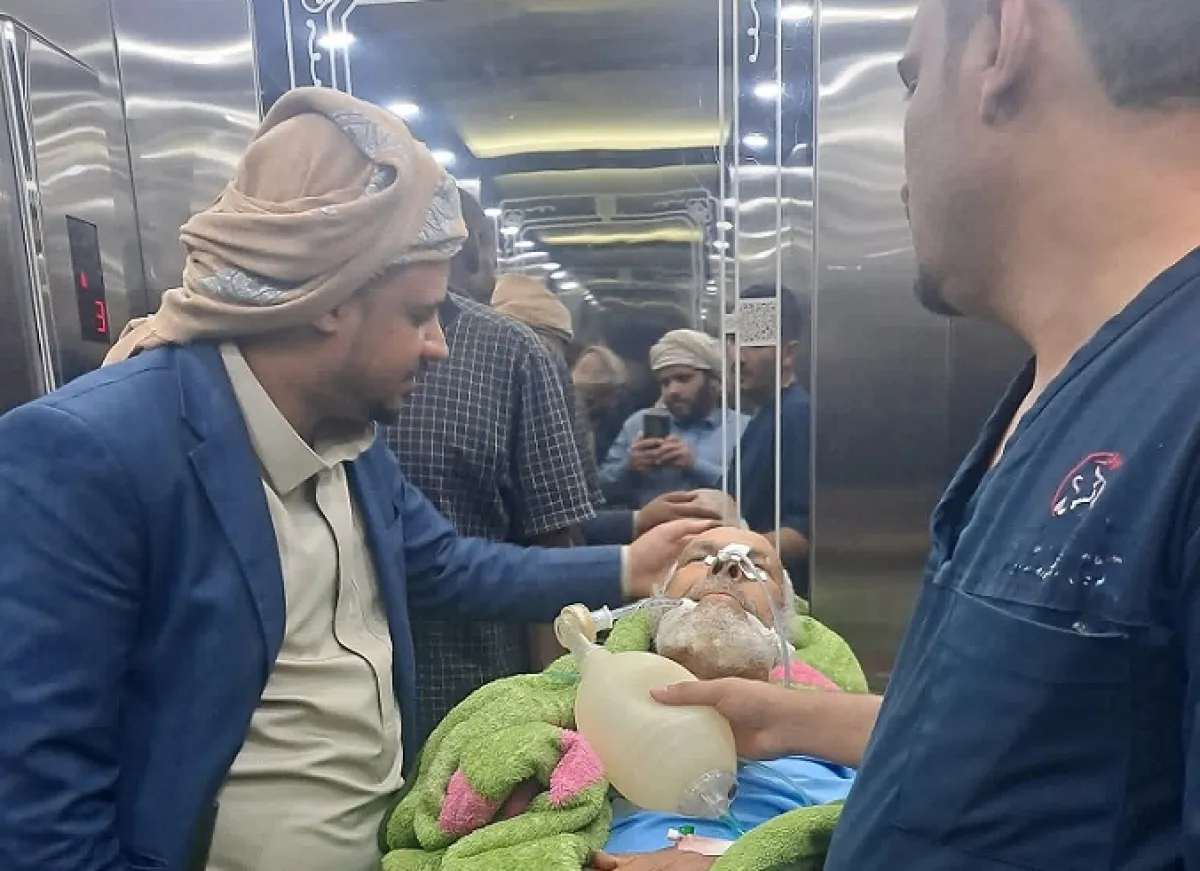 صنعاء.. عنصر حوثي يطعن مُسناً أثناء إمامته للمصلين داخل مسجد في بلاد الروس