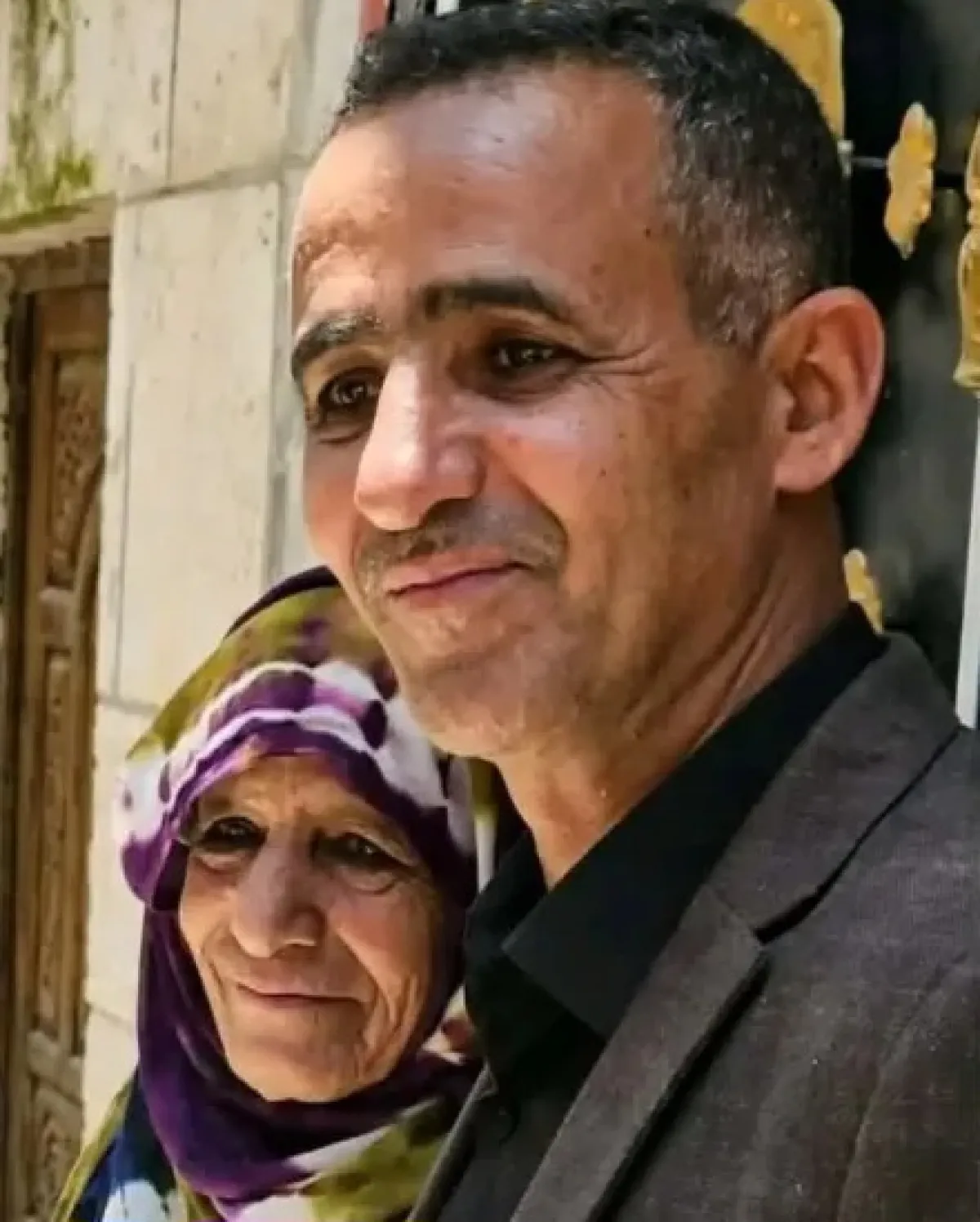 بعد نصف قرن من الفقد.. ابن يعود إلى حضن أسرته في العدين بمحافظة إب 