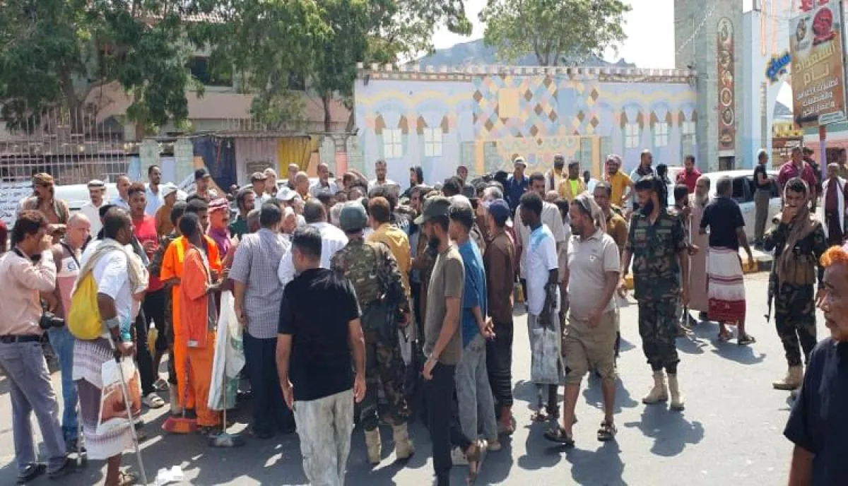 جرحى وأسر الشهداء بعدن يعلنون التصعيد المفتوح ويطالبون بتنفيذ الوعود الرئاسية