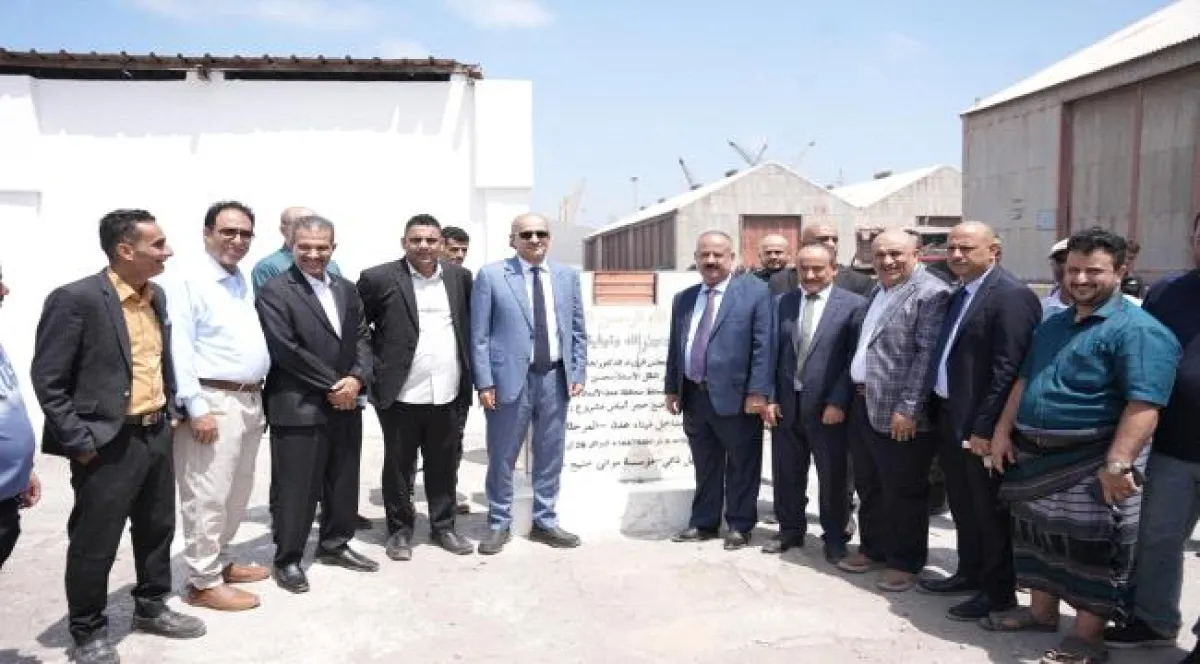 "العمري" و"أمزربة" يضعان حجر أساس المرحلة الثانية لتطوير مداخل ميناء عدن